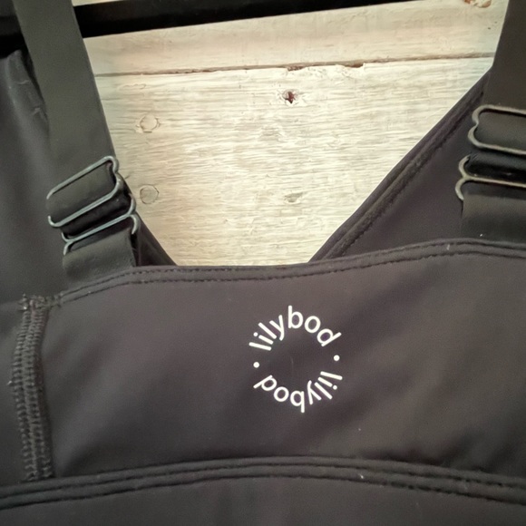 Lilybod drawstring leggings with pockets & matching sports bra. - Picture 3 of 5